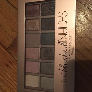 The blushed nudes eyeshadow pallet