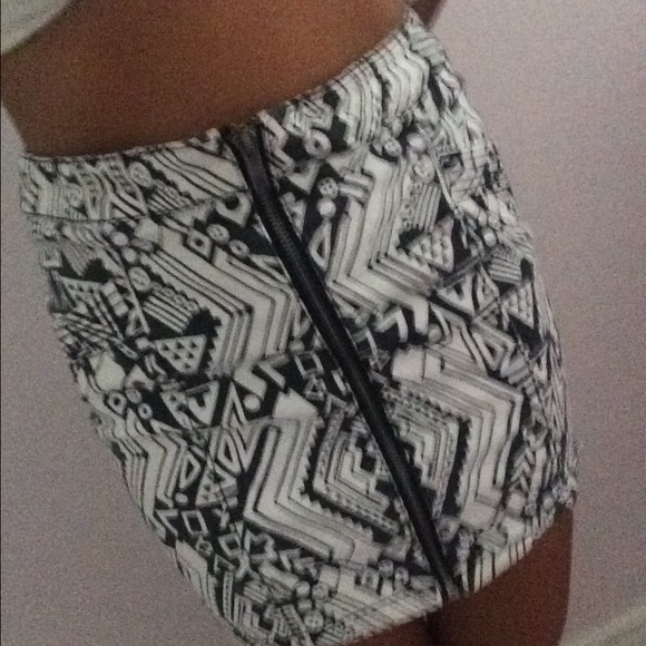 Patterned Skirt - Picture 2 of 3