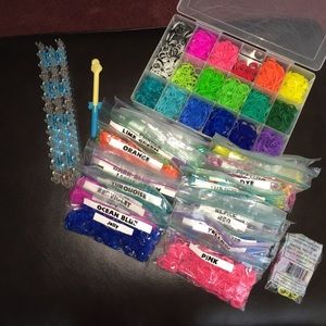 Rainbow loom with bands