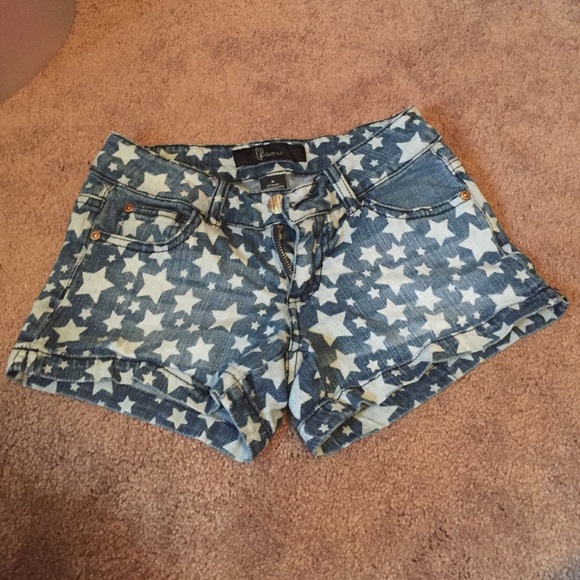 Star print jean shorts