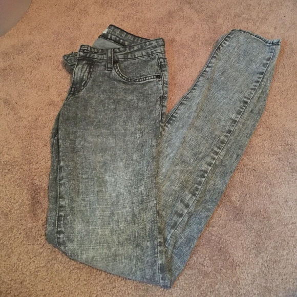 Dark acid wash skinny jeans