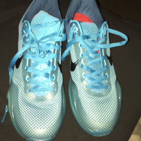 Kobe 10 - Picture 2 of 4