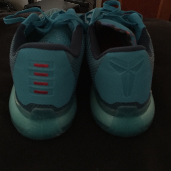 Kobe 10 - Picture 4 of 4