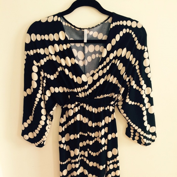 Blu Heaven M B&W bell sleeve stretch dress