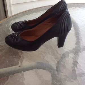 Clarks Artistian black leather heels. 8N