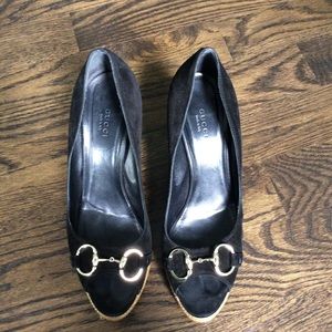 Classic black suede Gucci peep toe pumps