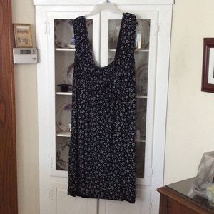Black, sleeveless, daisy print summer dress.