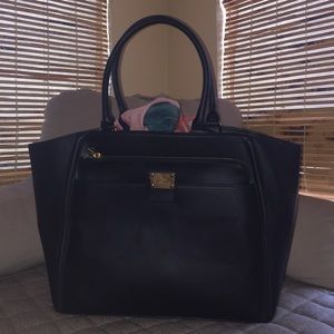 Cute black tote