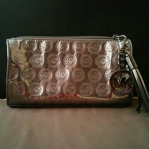 TAKING OFFERS!! Michael Kors Makeup Bag
