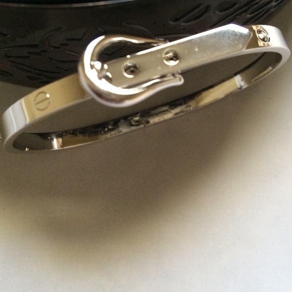 Silver Tone Buckle Bracelet
