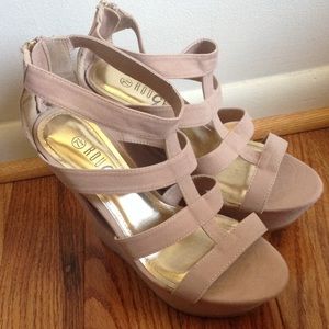 Tan suede wedges by Rouge