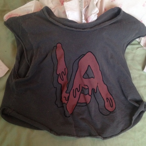 Brandy Melville Tops - Brandy Melville dripping la crop top