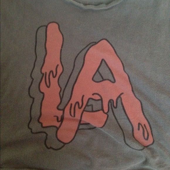 Brandy Melville dripping la crop top - Picture 2 of 2