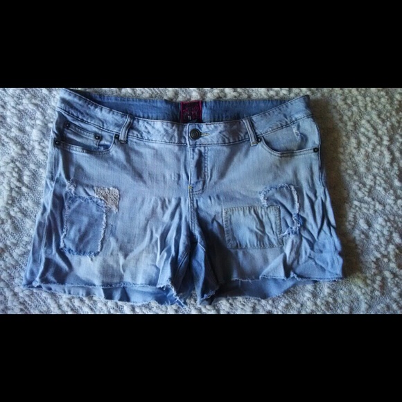 SALE!! BOGO 50% off torrid distressed shorts sz 18