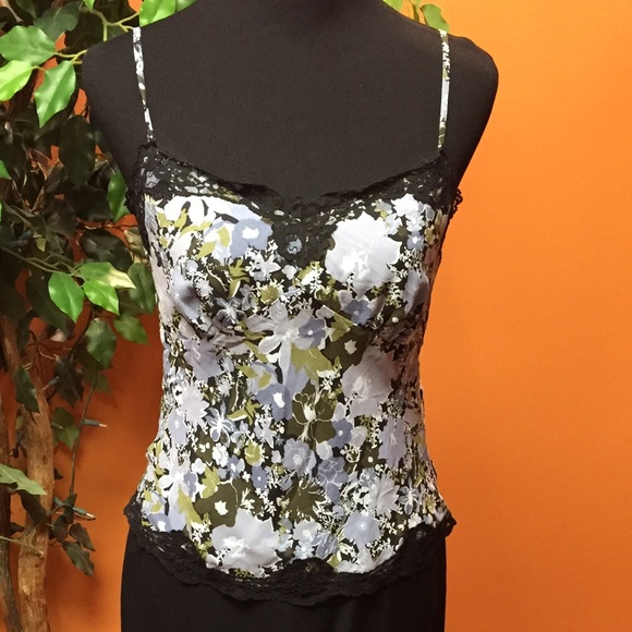 Ann Taylor Tops - 🌺ANN TAYLOR LACE TRIMMED CAMISOLE 🌺