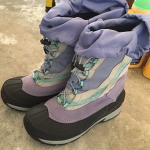 Winter boots size 6 kids