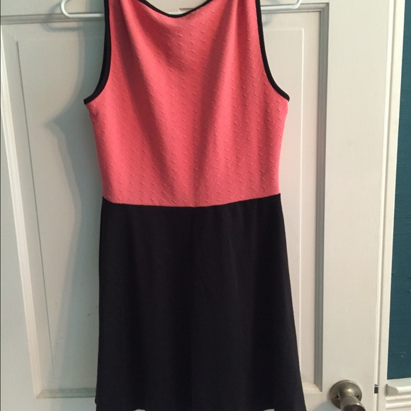 Women's med dress - Picture 2 of 2