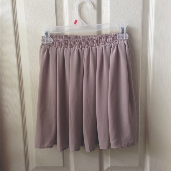 BRAND NEW BRANDY MELVILLE TAN SKIRT - Picture 1 of 2