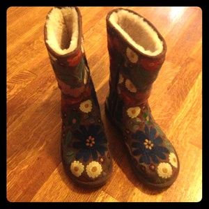 Ugg Boots with Flower Embroidery