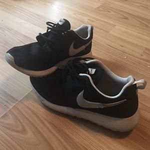 Nike roshe runs