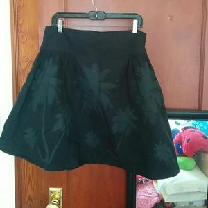 Knee-length flowy skirt