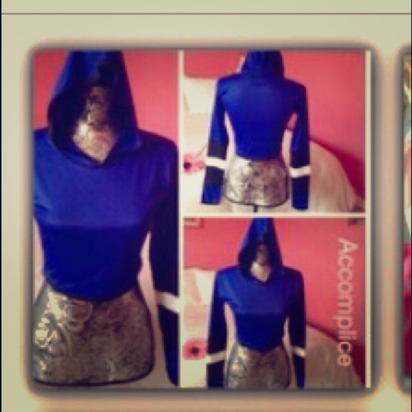 Accomplice crop top with 3/4 sleeves