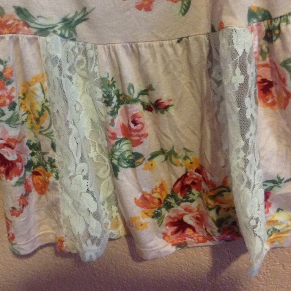 Light pink floral spaghetti strap - Picture 3 of 3