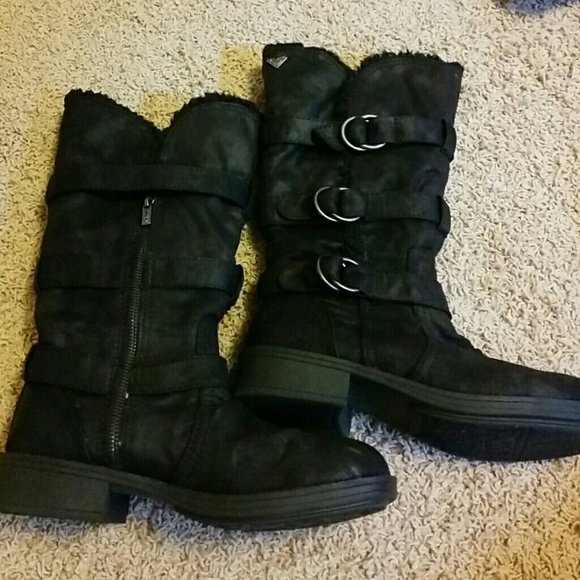 Black Roxy combat winter boot. 8.5