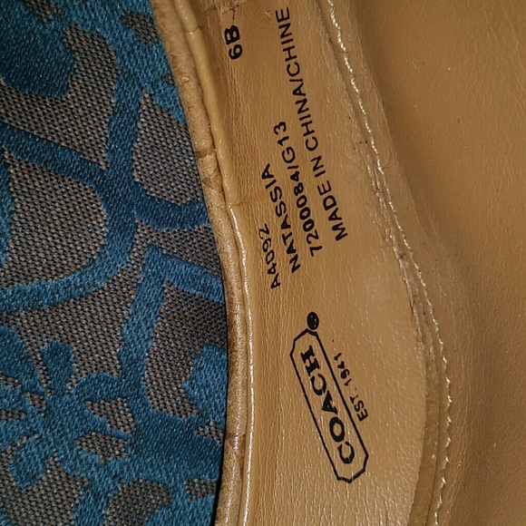Khaki coach heels - Picture 4 of 4