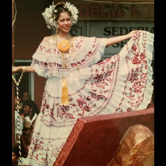 Poshmark Ambassador | PoshFest Speaker | Posh N Sip Host | Mentor | Stylist - Picture 7 of 8