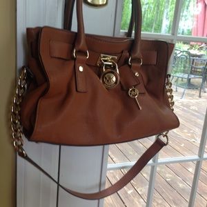 MICHAEL KORS
HAMILTON SAFFIANO LEATHER MEDIUM