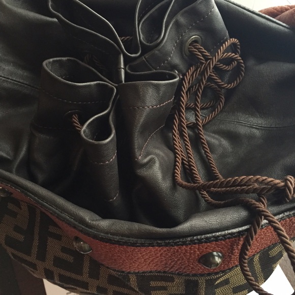 Authentic FENDI bucket purse - Picture 2 of 4