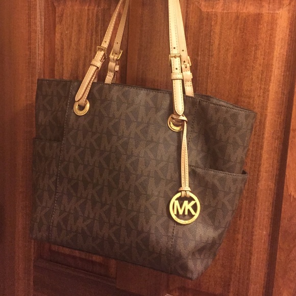 Like NEW Michael Kors Handbag w/ Pockets & Zipper