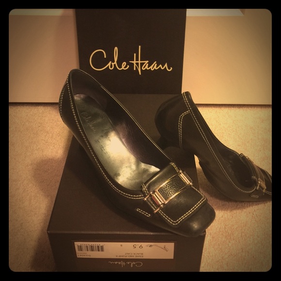 Cole Hann Esmeral Mid Pump II in Black Calf