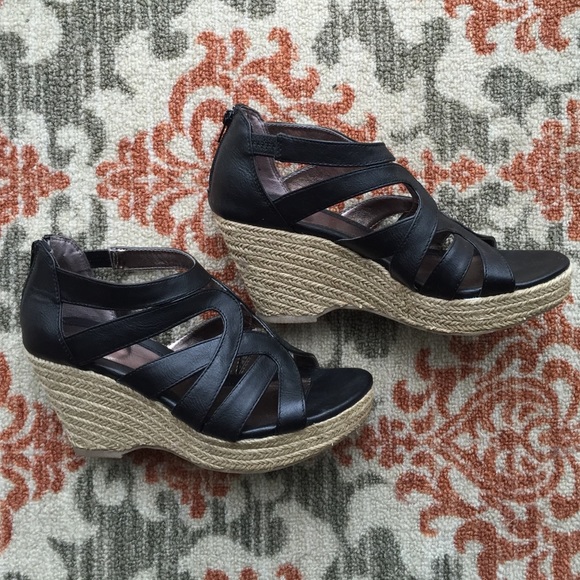Black Wedges