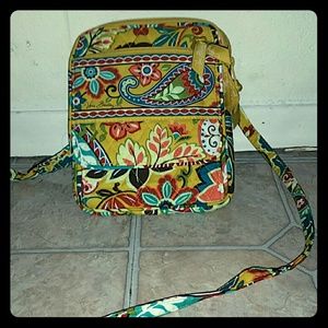 🌸 Vera Bradley cross body bag