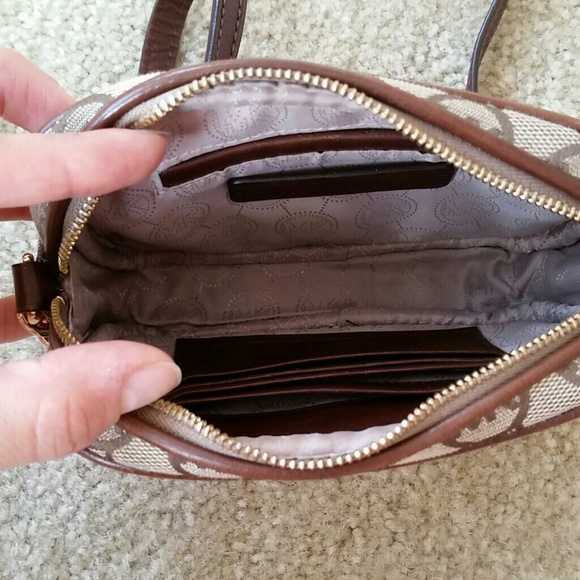 Michael Kors jet set monogrammed crossbody - Picture 2 of 4