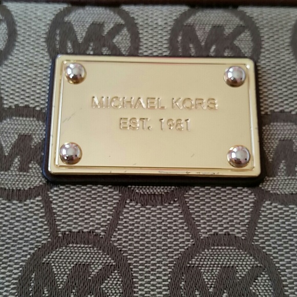 Michael Kors jet set monogrammed crossbody - Picture 3 of 4