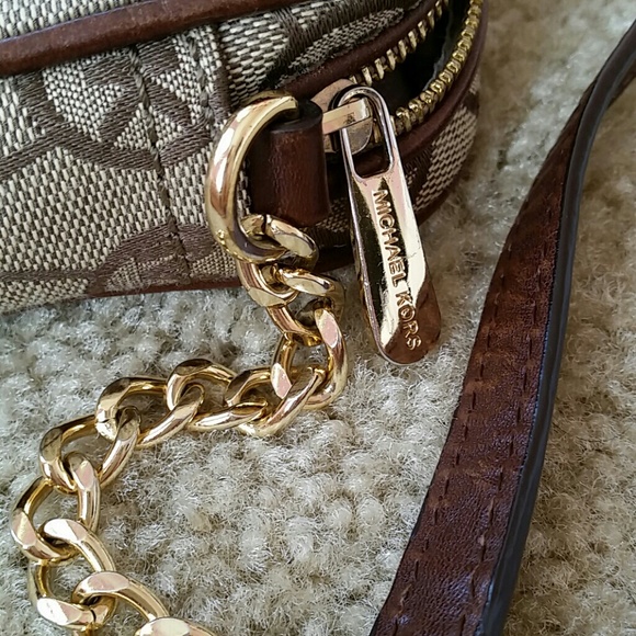 Michael Kors jet set monogrammed crossbody - Picture 4 of 4