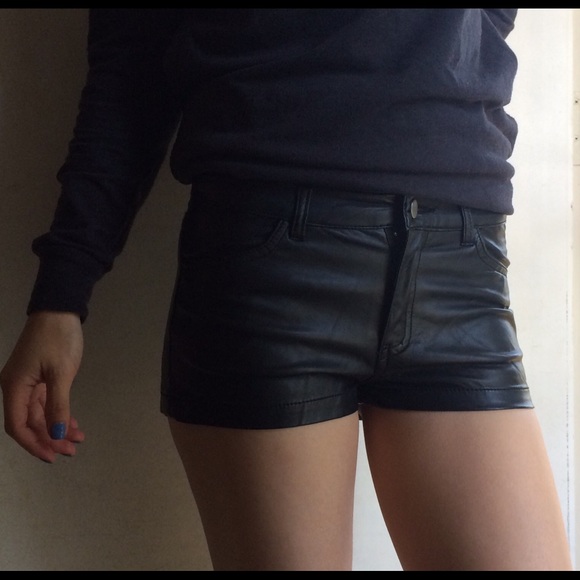 Faux leather low rise shorts