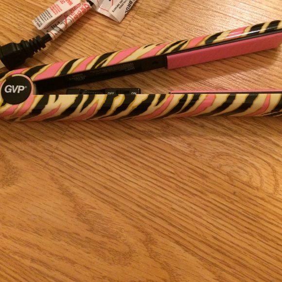 REDUCED!! GVP (generic value products) flat iron
