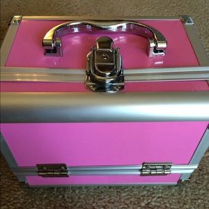 ❌❌SOLD❌❌Super cute pink small caboodle