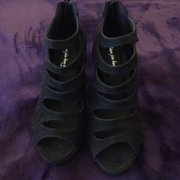 Cute black cut out heels!