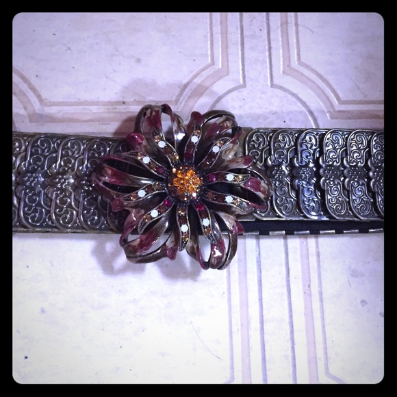 Beautiful boutique belt fits sm-med