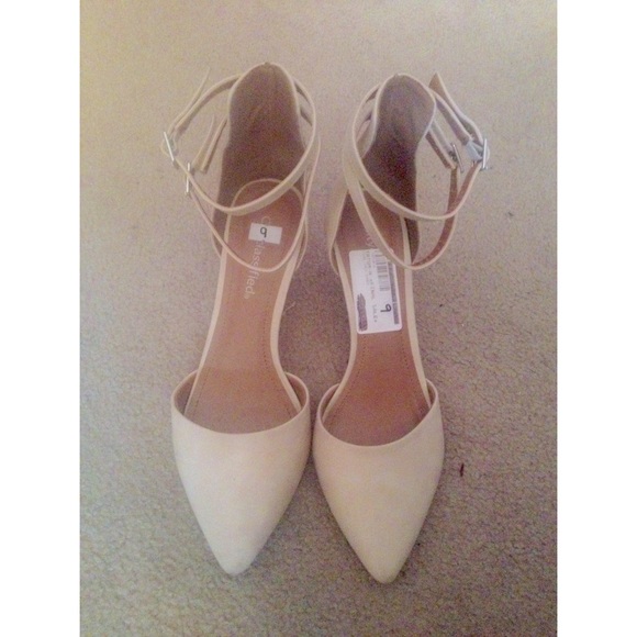 Light Champange Heels - Picture 2 of 3