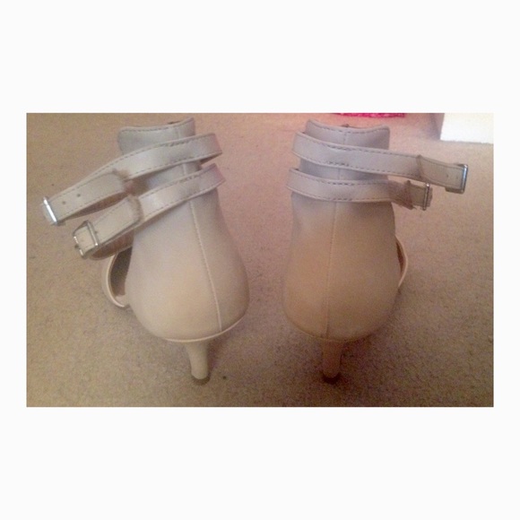 Light Champange Heels - Picture 3 of 3