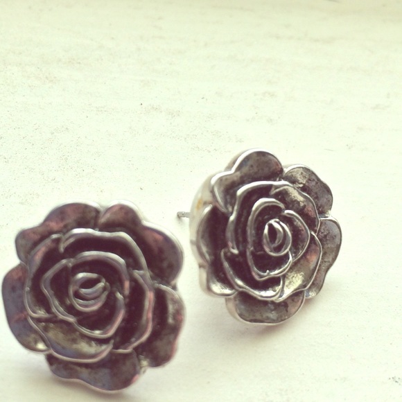 Accessories - Vintage Rose Earrings