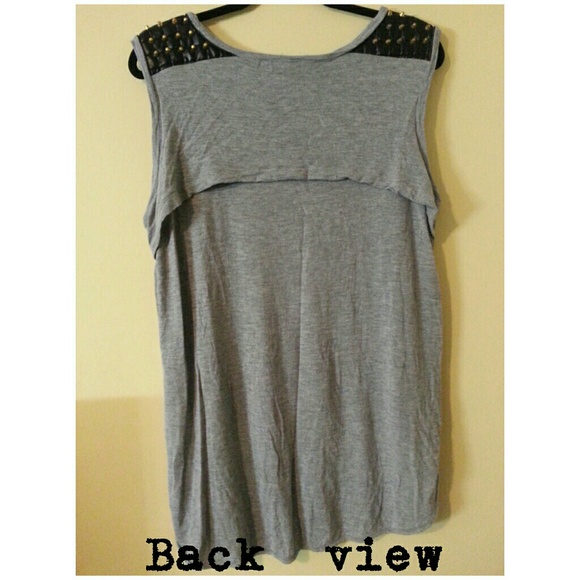 Grey studded hi-low shirt. - Picture 3 of 4
