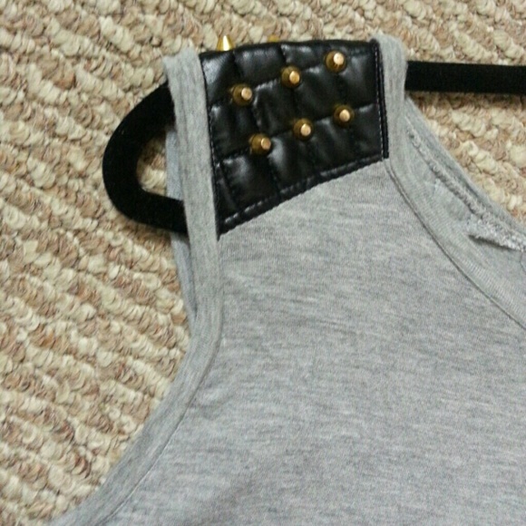 Grey studded hi-low shirt. - Picture 4 of 4
