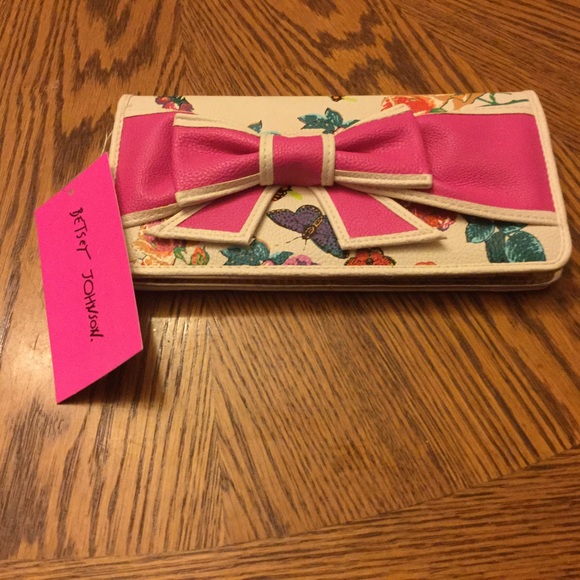Betsey Johnson Wallet NWT Great Price PERFECT GIFT